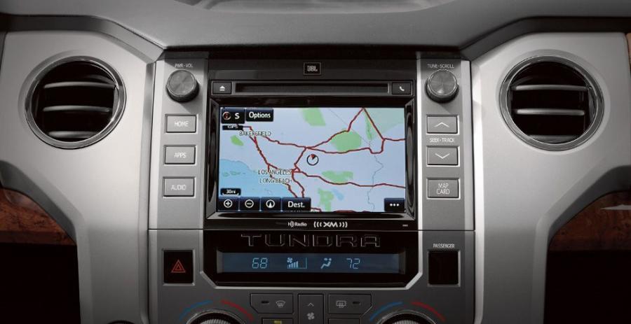 Детали интерьера Toyota Tundra Limited CrewMax 2017 года  (фото 7 из 12)